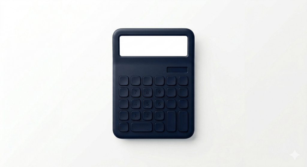 Calculadora de escritorio con diseño minimalista en color azul oscuro mate sobre fondo blanco, con la pantalla iluminada en blanco, representando análisis estadístico para optimización.