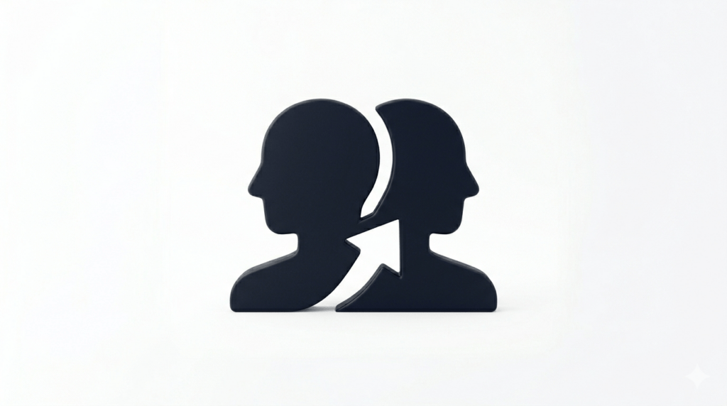 Icono minimalista de dos siluetas de perfil entrelazadas con una flecha de crecimiento en color azul oscuro sobre fondo blanco, representando usuarios sintéticos en Growth y CRO.